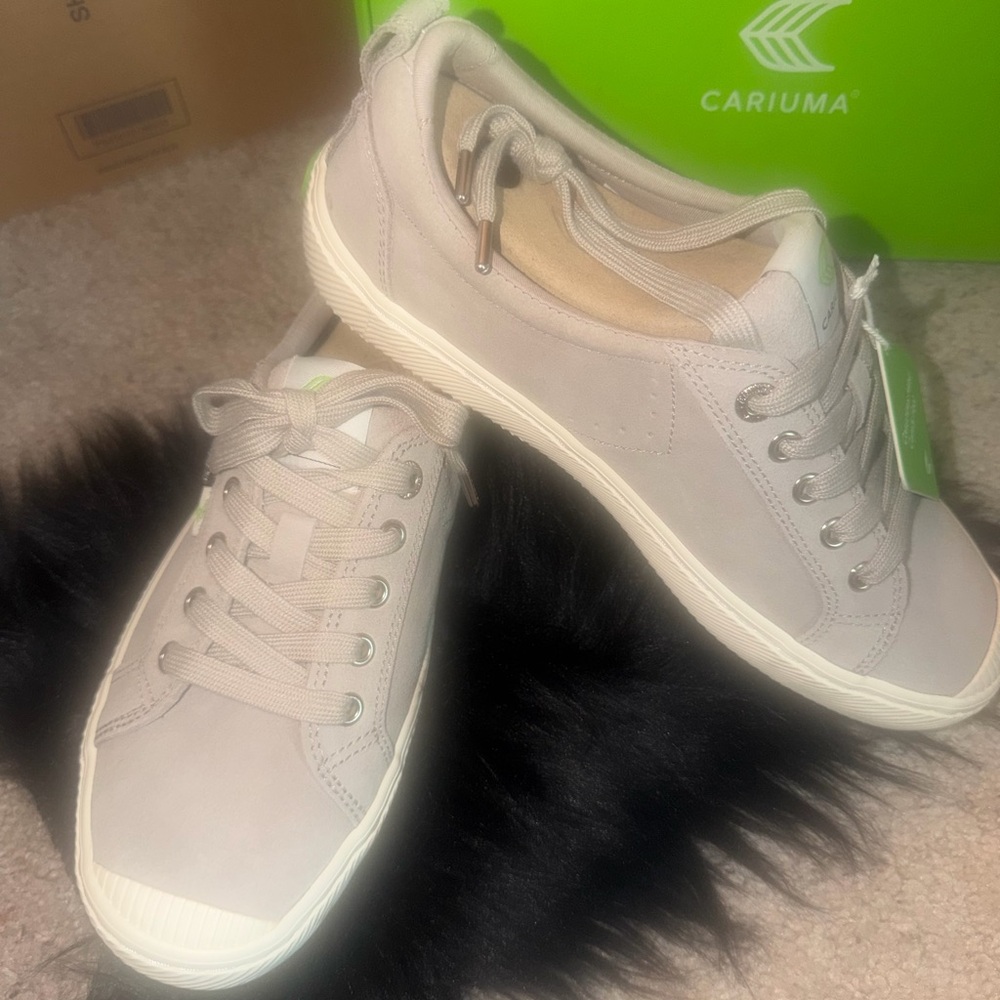 Cariuma Women’s Lace-Up Sneakers in Beige